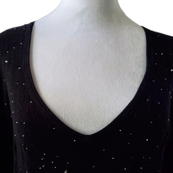 BCBGMAXAZRIA  Sequin and Bugle Bead Front Black V-Neck Long Sleeve Sweater Sz M - Picture 3 of 6
